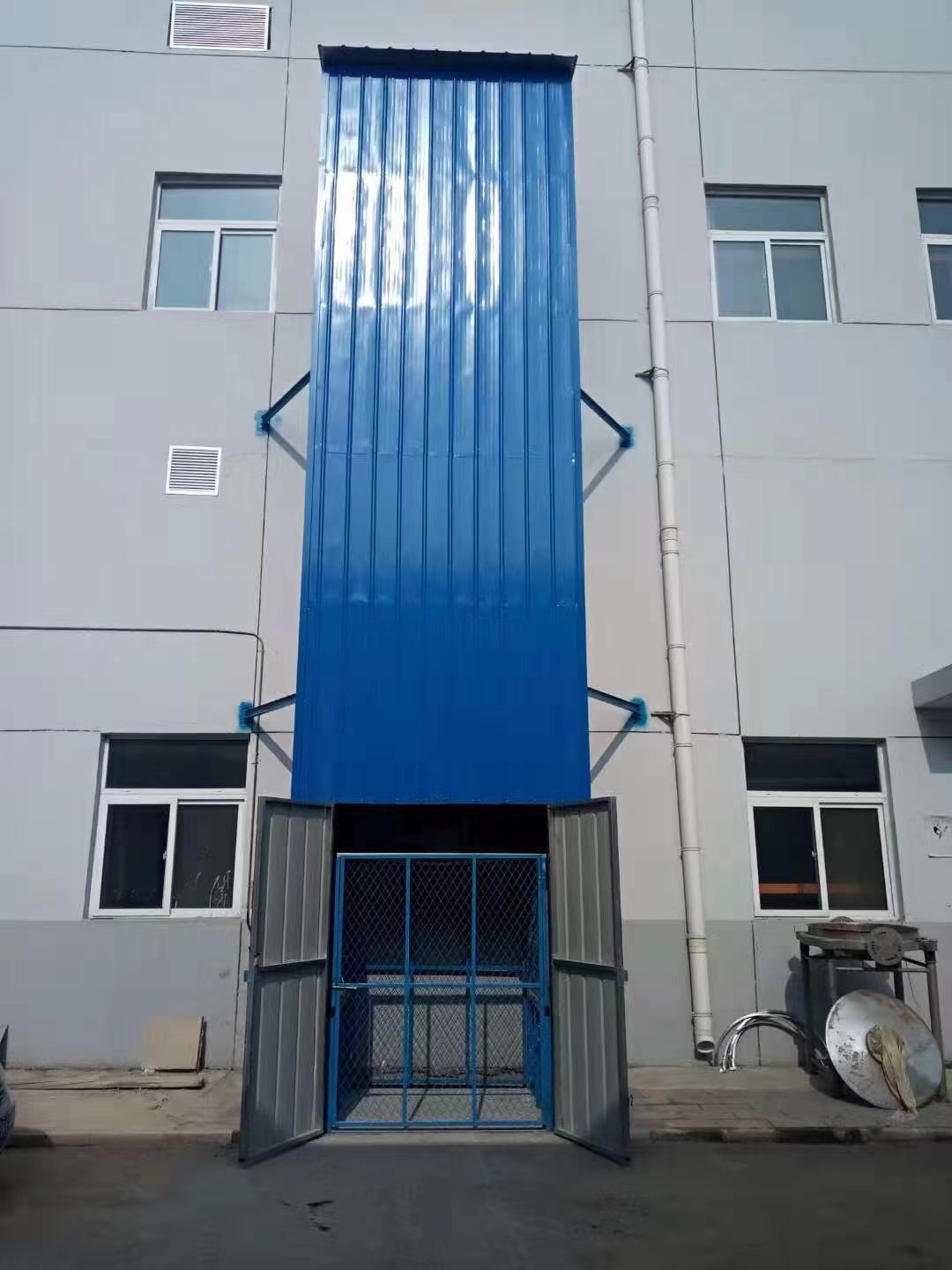 大噸位導(dǎo)軌式貨梯 大噸位導(dǎo)軌式貨梯