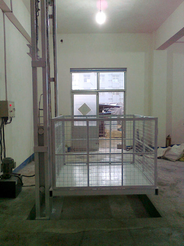 單臂導軌式升降機平臺 單臂導軌式升降機平臺