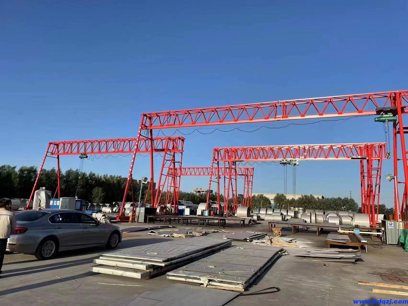 剎車系統(tǒng)如何確保龍門吊起重機(jī)在吊運(yùn)過程中的精確位置控制?