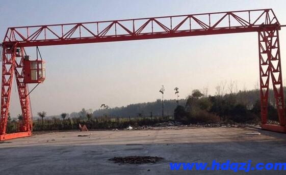 山東軌道式液壓龍門吊安裝流程、注意事項(xiàng)及未來發(fā)展趨勢