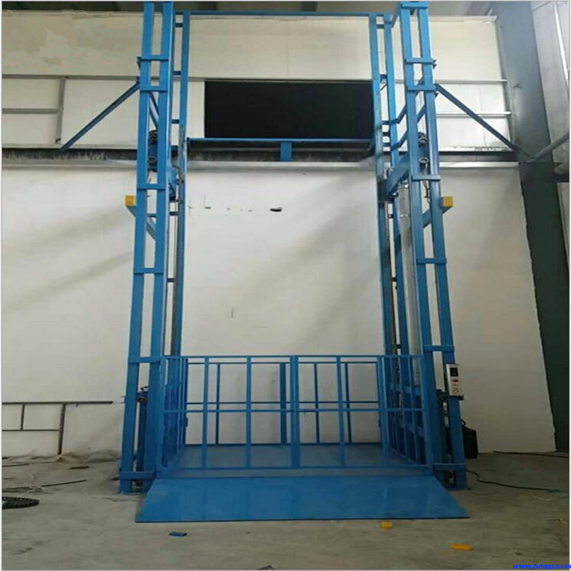 導(dǎo)軌式升降機(jī)的優(yōu)勢和安裝步驟 導(dǎo)軌式升降機(jī)的優(yōu)勢和安裝步驟