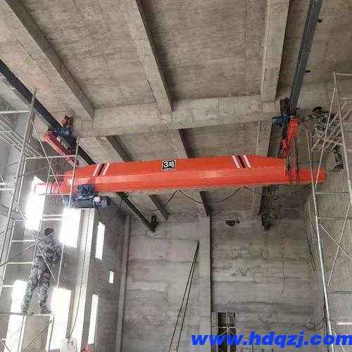 起重機在建筑業中發揮著巨大的作用 起重機在建筑業中發揮著巨大的作用